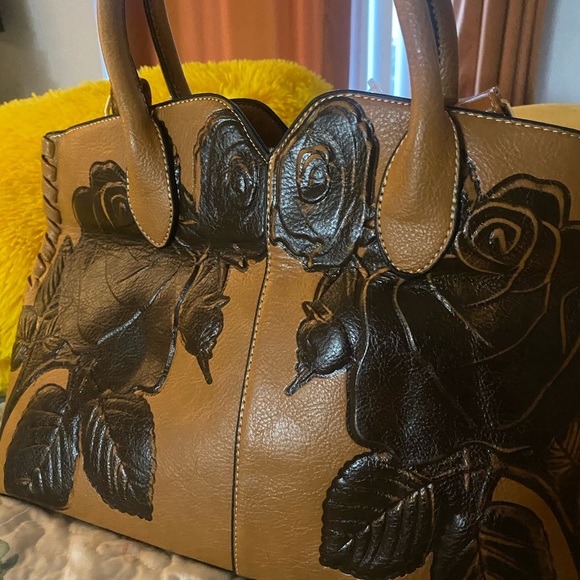 Handbag - Picture 3 of 7